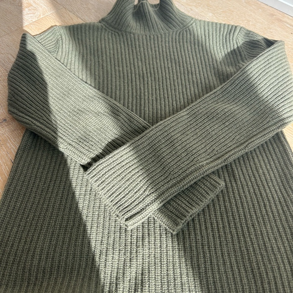 Vince cashmere sweater XS